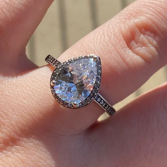 ☀️ Cubic Zirconia Teardrop Engagement Wedding Ring - Size 8 - Picture 2 of 8